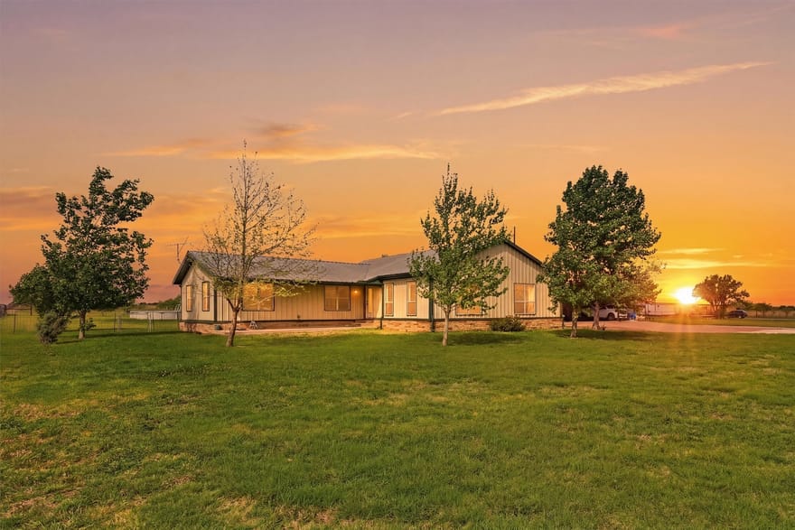 10208 County Road 418, Grandview, Texas