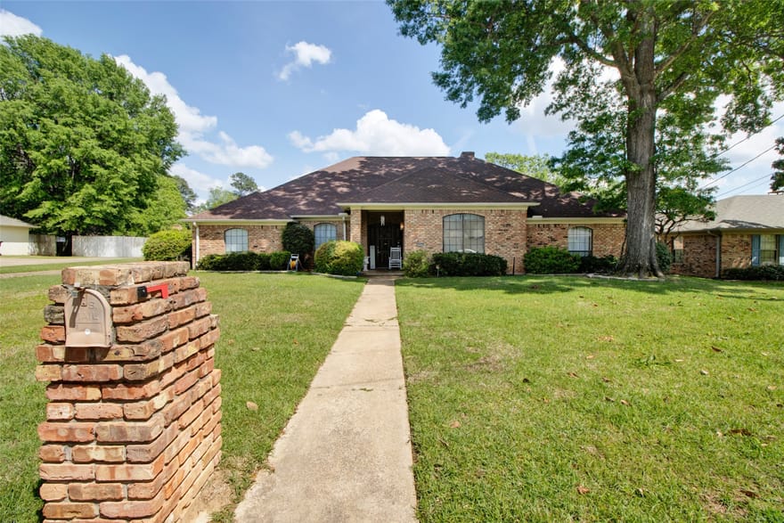 902 Kingsbury Court, Longview, Texas
