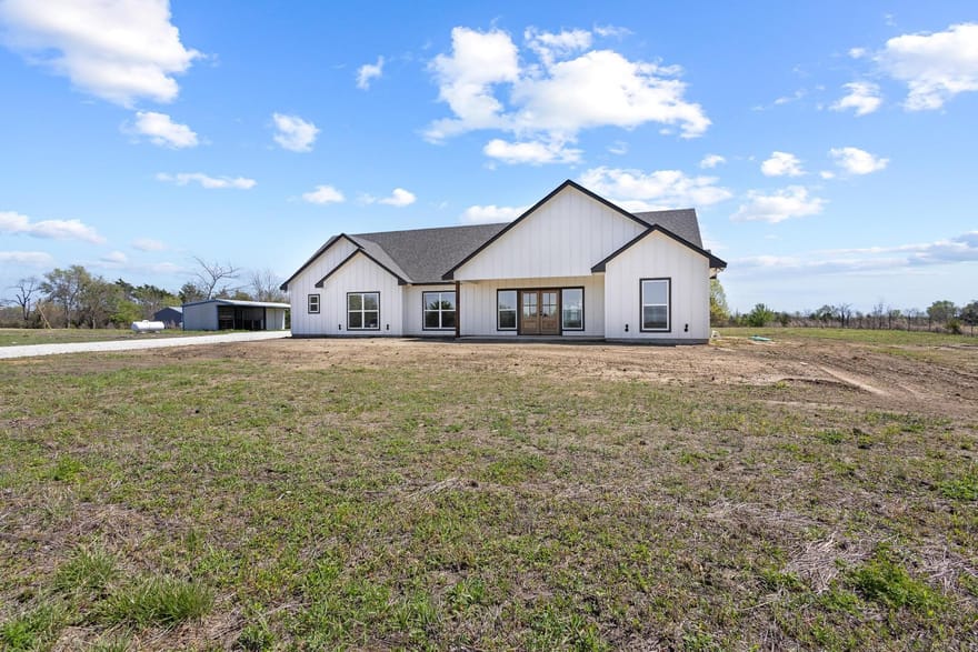 14457 E Fm 1396, Windom, Texas
