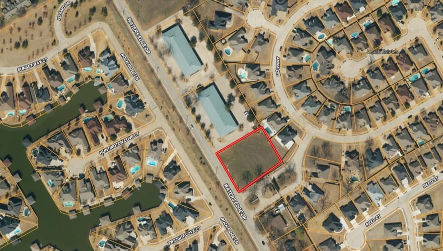 1327 Waters Edge Drive, Granbury, Texas