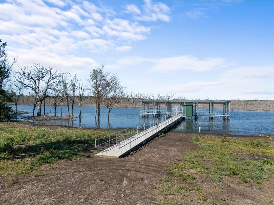 515 Shoreline Drive, Dodd City, Texas
