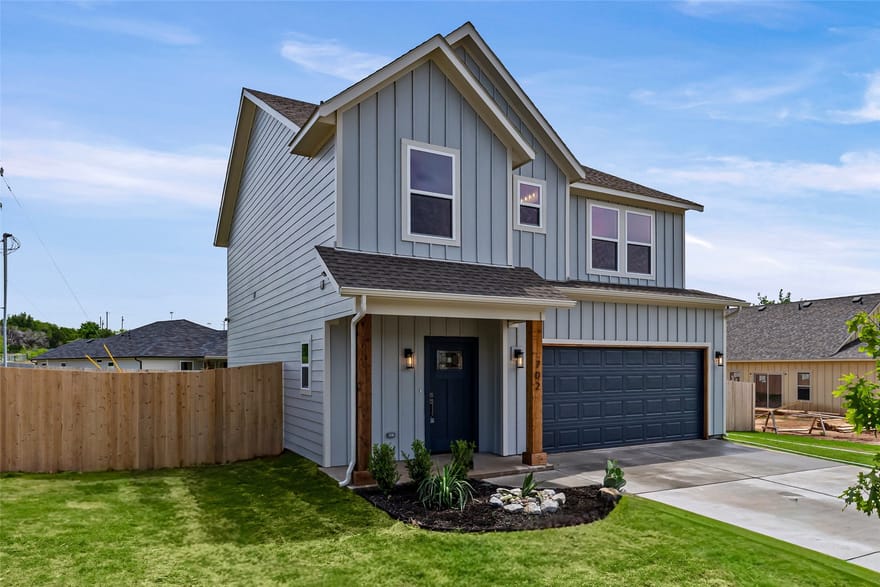 702 Perkins Court, Granbury, Texas