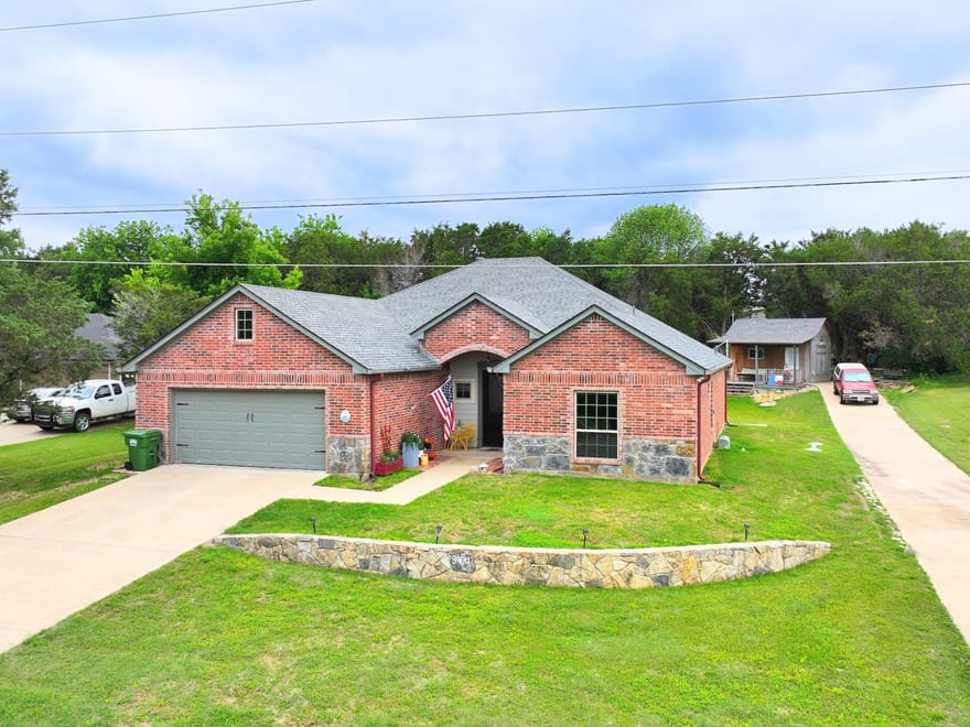3904 Laramie Trail, Granbury, Texas