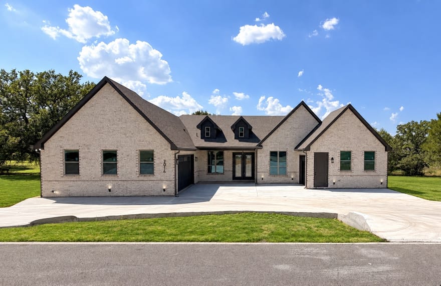 7016 Westover Drive, Granbury, Texas