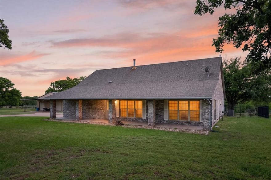 4609 Slayton Road, Cleburne, Texas