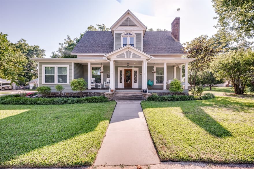310 E Tarrant Street, Bowie, Texas