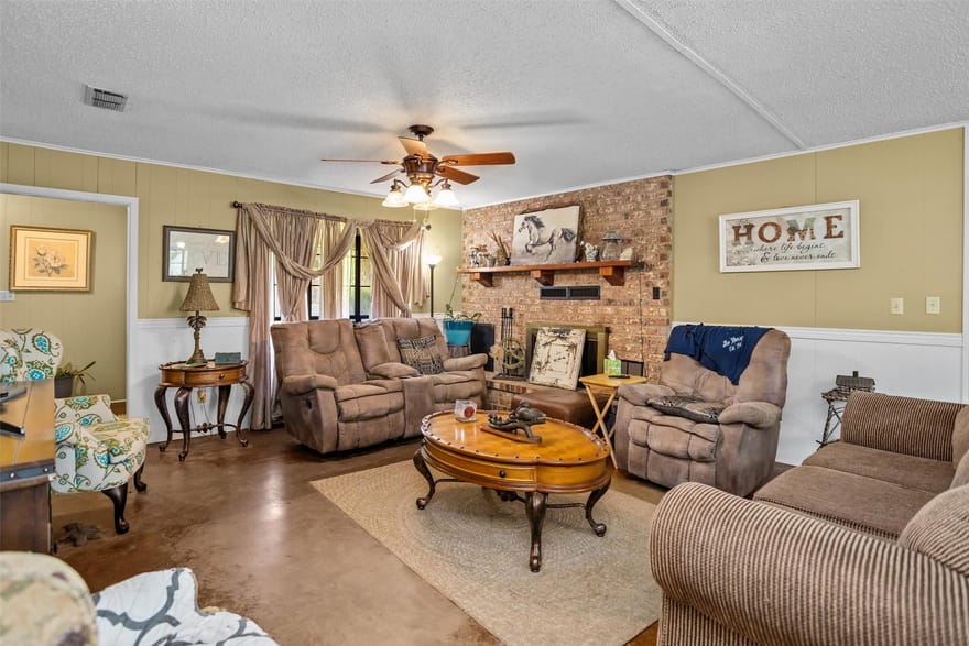 2015 Cr 2120, Crockett, Texas