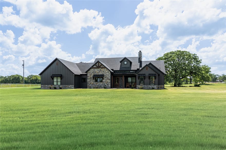 2667 Vz County Road 3208, Wills Point, Texas