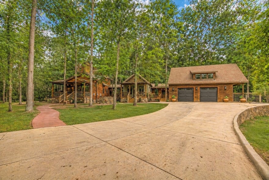 1881 NE Clayton Street, Dayton, Texas
