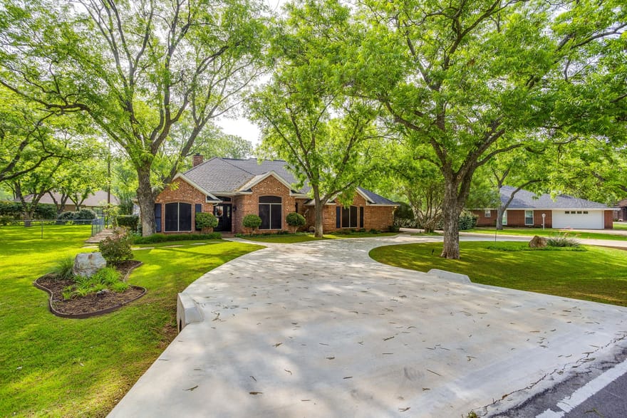 6203 Prospect Hill Drive, Granbury, Texas
