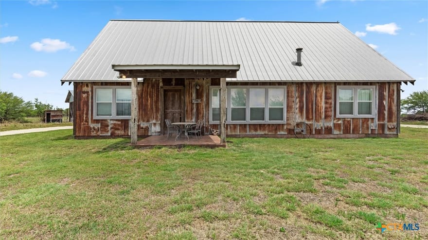 707 Creek Road, Marion, Texas