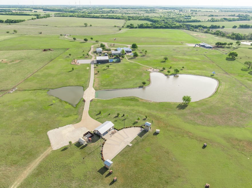 887 Hcr. 3110, Abbott, Texas