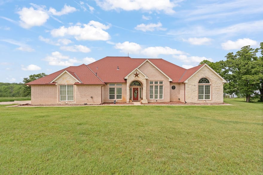 1701 W Lake Shore Drive, Alvarado, Texas