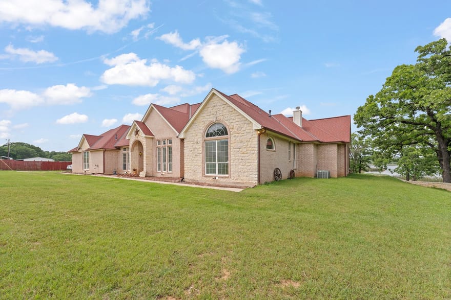 1701 W Lake Shore Drive, Alvarado, Texas