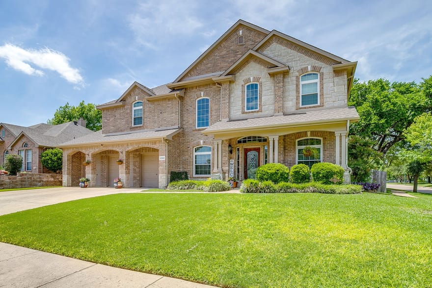 2952 Masters Court, Burleson, Texas