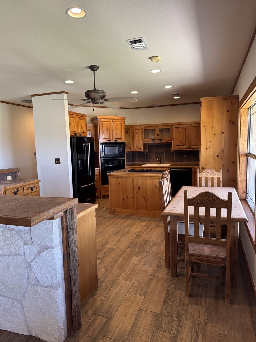 655 Loftice Road, Gunter, Texas