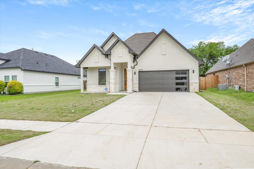 1868 Meadowview, Canton, Texas