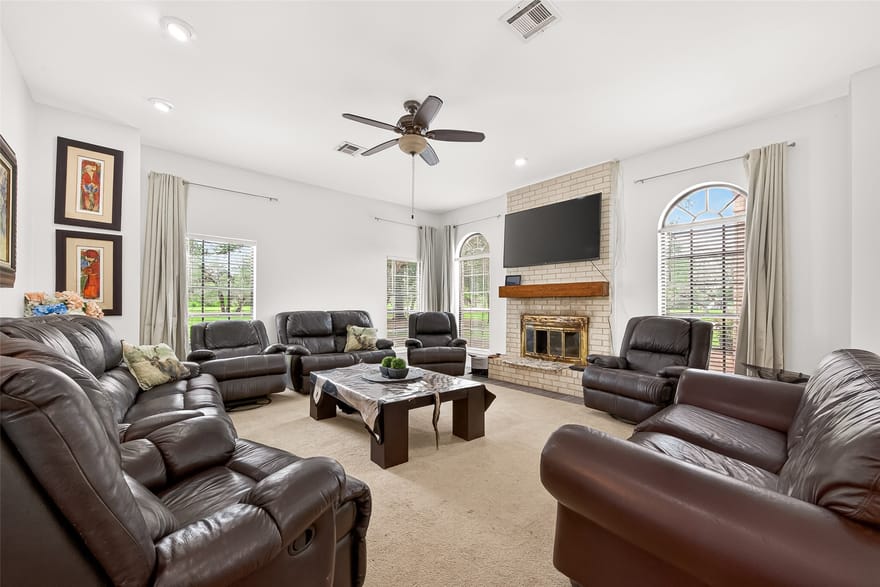 1218 Forest Oaks, Altair, Texas