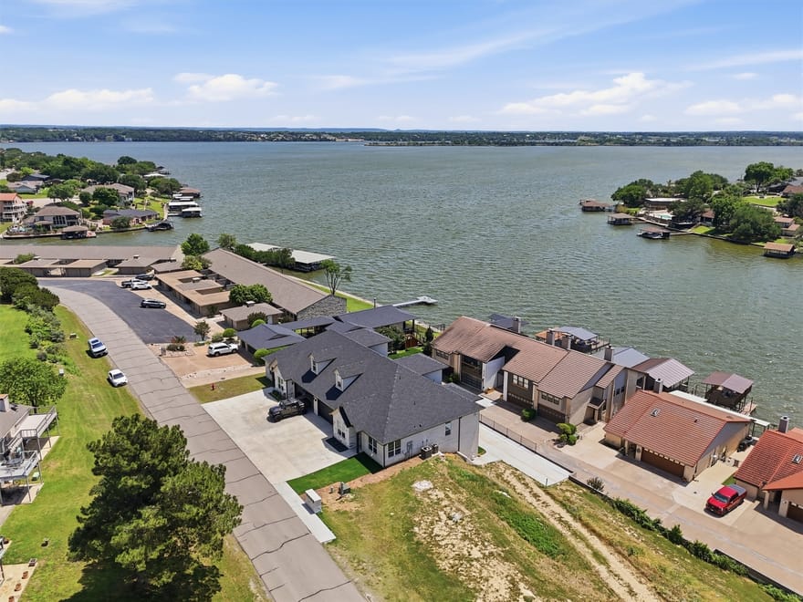 5126 Country Club Drive, Granbury, Texas