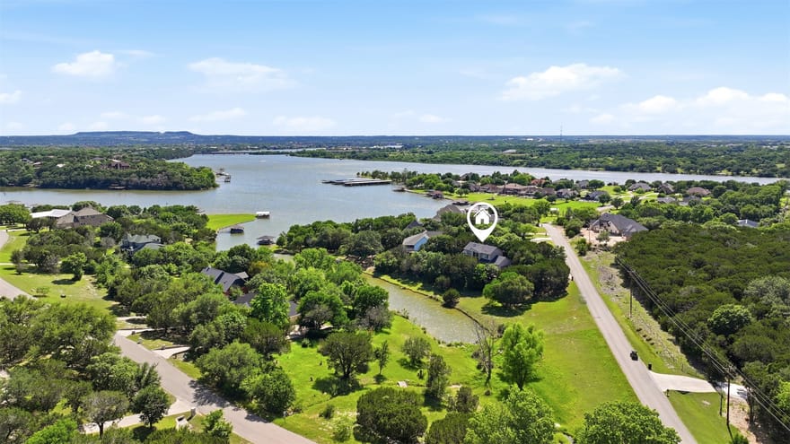 1911 Wigeon Street, Granbury, Texas