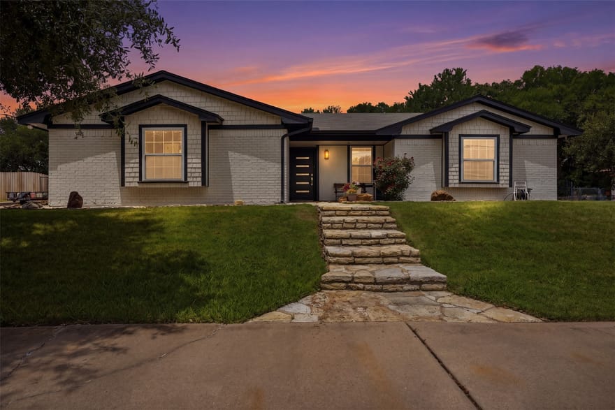 6514 Circo Drive, De Cordova, Texas