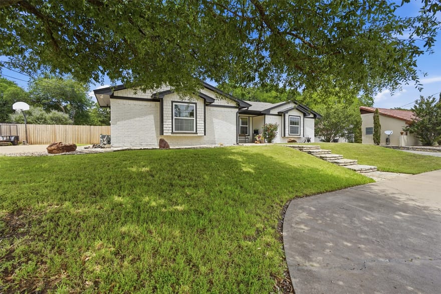 6514 Circo Drive, De Cordova, Texas