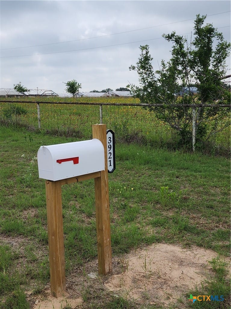 3921 Cr 334, Stockdale, Texas