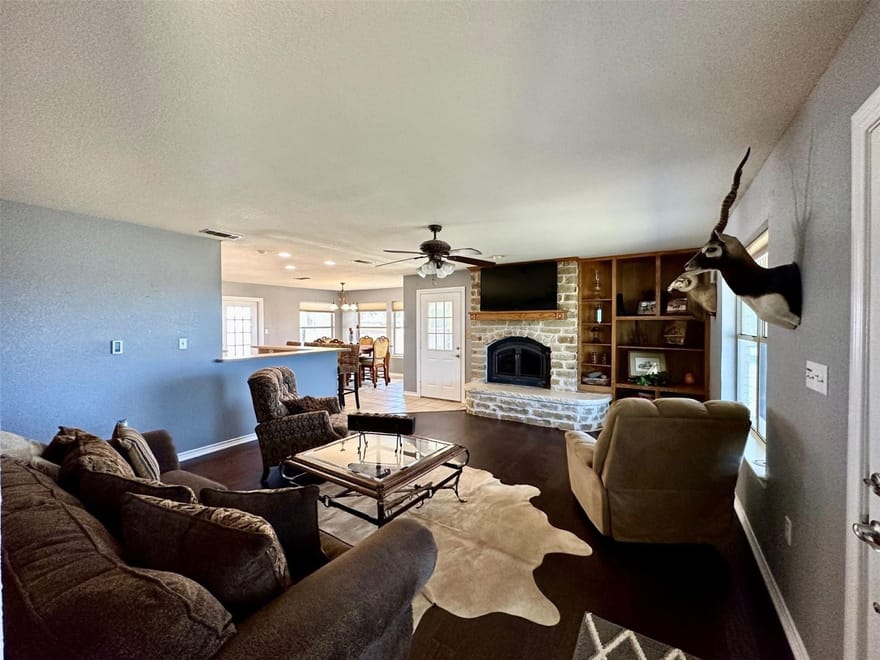2901 Wind Mill Court, Tolar, Texas