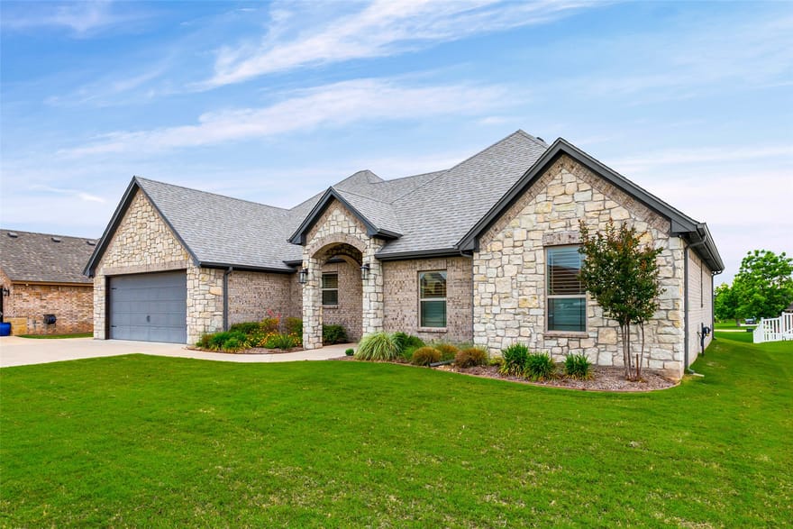 6620 Pinehurst Drive, Granbury, Texas