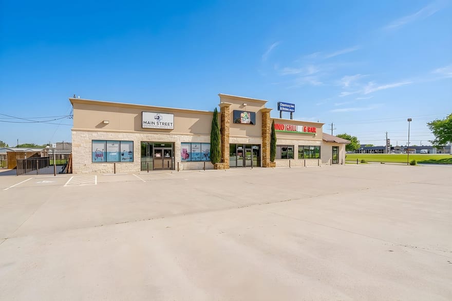 1333 N Plaza Drive, Granbury, Texas