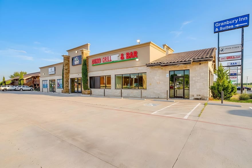 1333 N Plaza Drive, Granbury, Texas