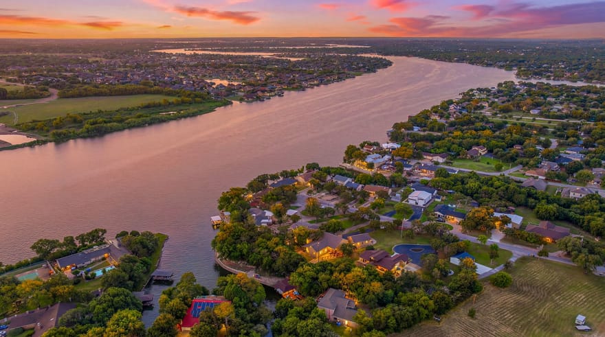624 Williamsburg Court, Granbury, Texas