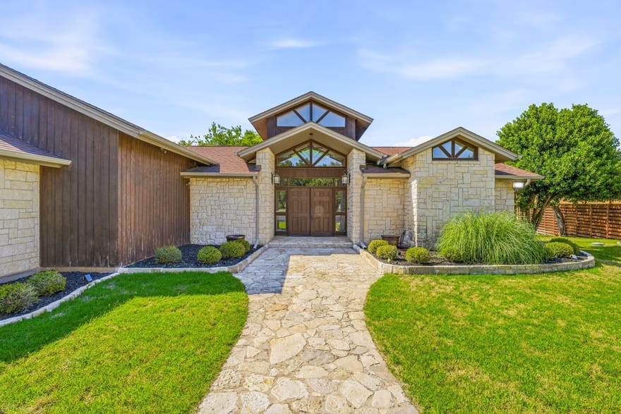624 Williamsburg Court, Granbury, Texas
