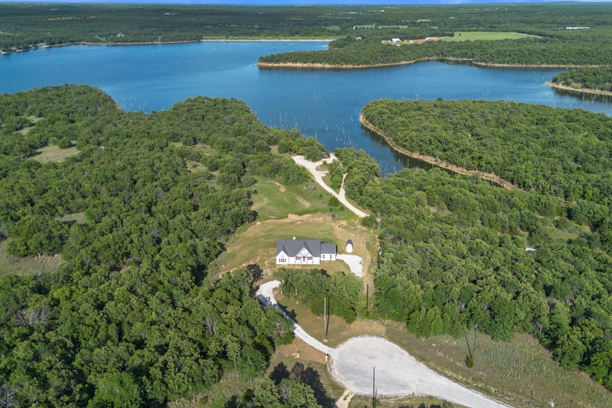 688 Sandstone Court, Sunset, Texas