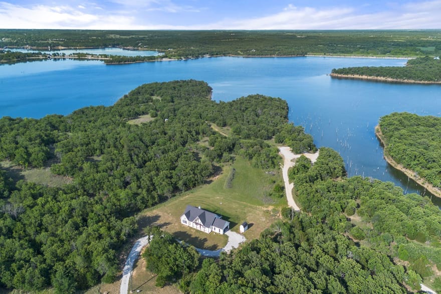 688 Sandstone Court, Sunset, Texas