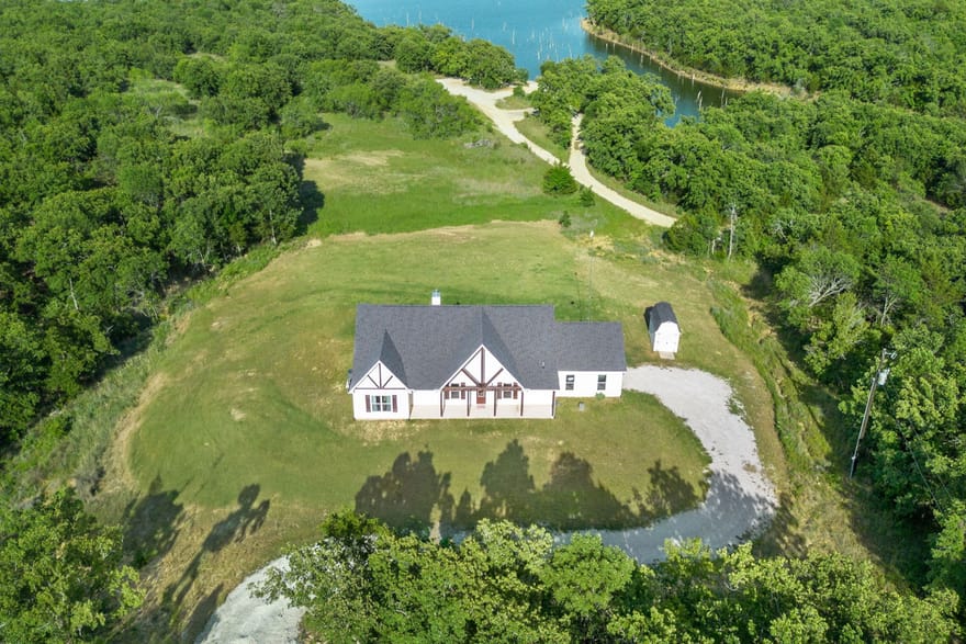 688 Sandstone Court, Sunset, Texas