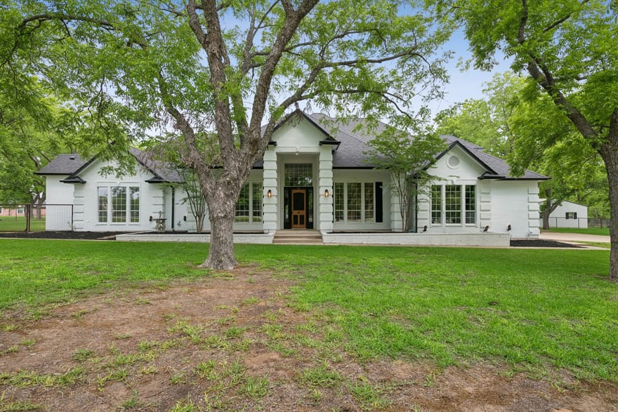 5501 Equestrian Drive, Granbury, Texas