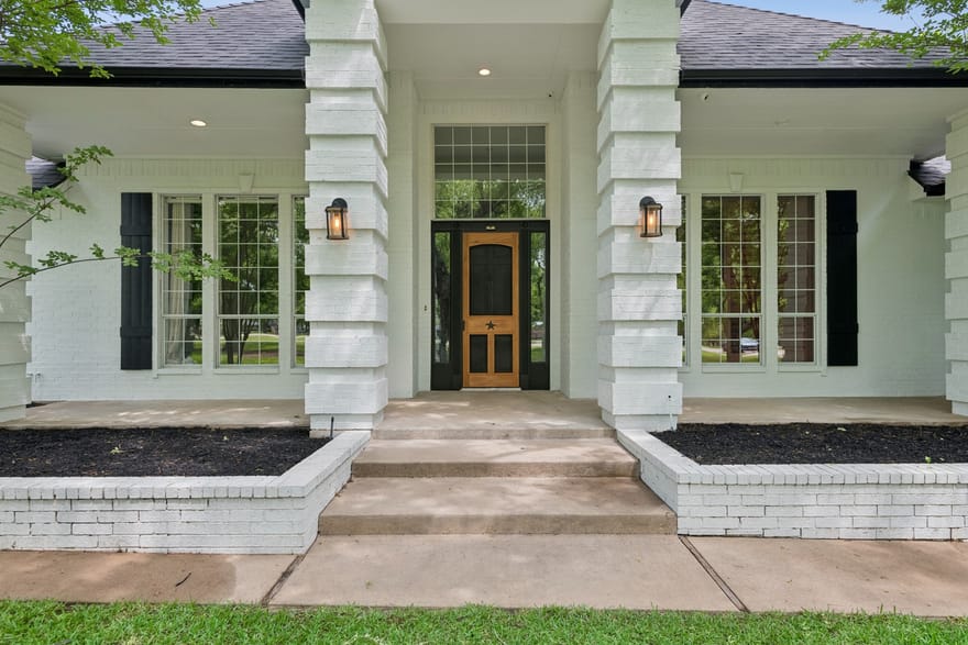 5501 Equestrian Drive, Granbury, Texas