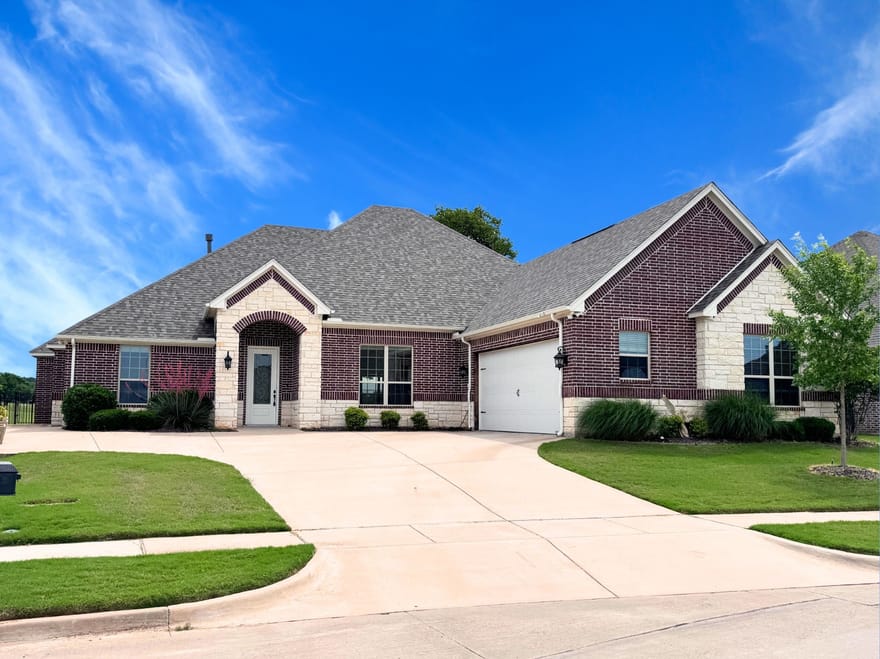 2025 Clive Drive, Granbury, Texas