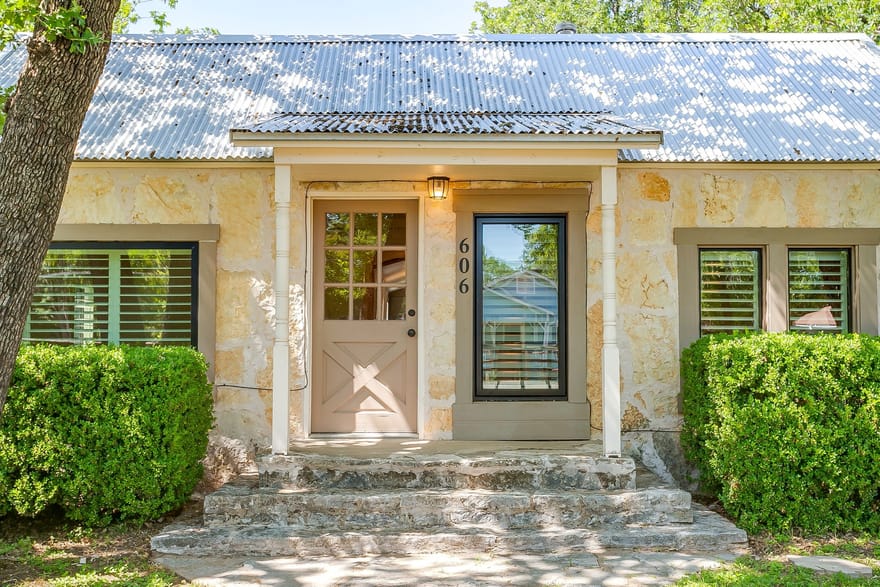 606 E Moore Street, Granbury, Texas