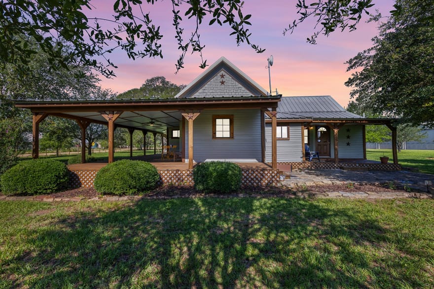 1195 County Road 161, Rock Island, Texas