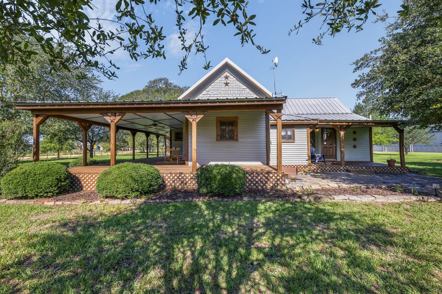 1195 County Road 161, Rock Island, Texas