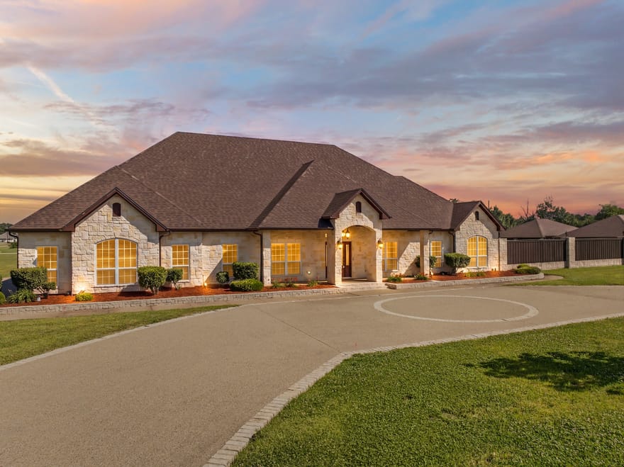 400 E Spurgeon Street, Itasca, Texas