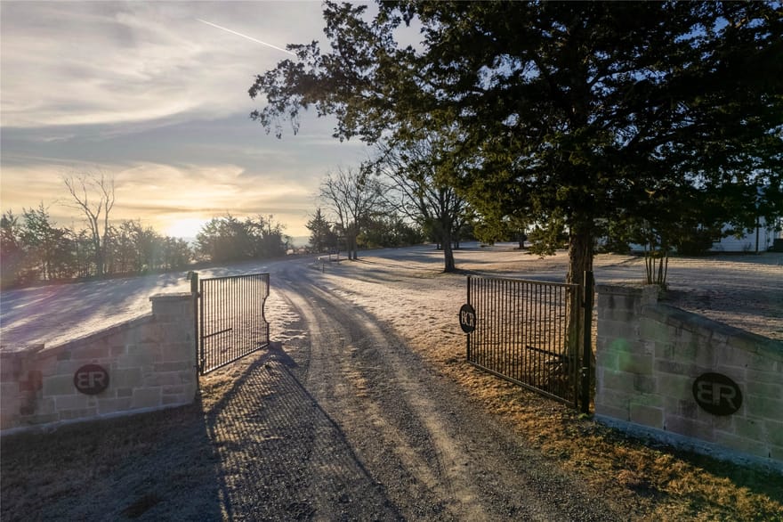1922 Bethel Cannon Road, Whitewright, Texas
