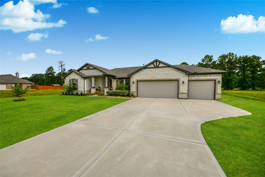 160 Barton Place Drive, Cleveland, Texas
