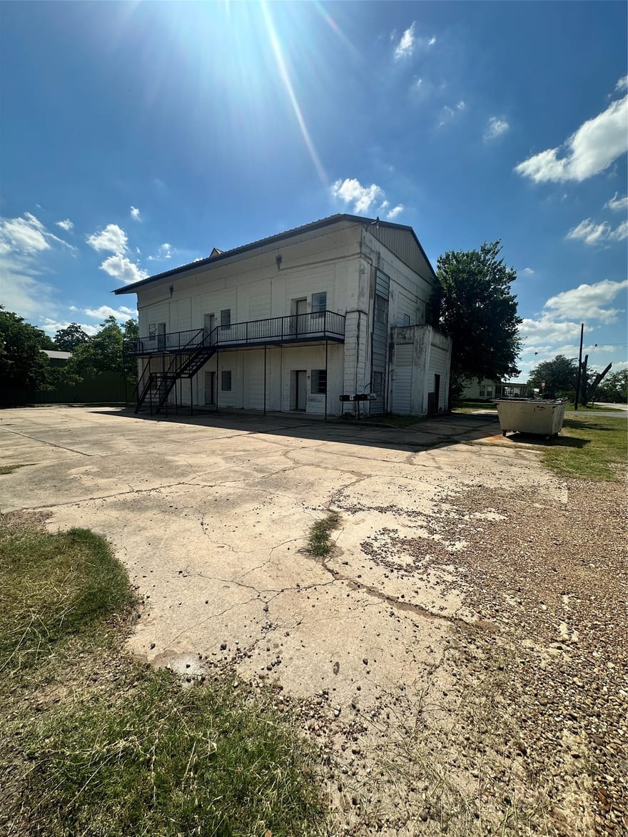 1010 Nelson, Yoakum, Texas