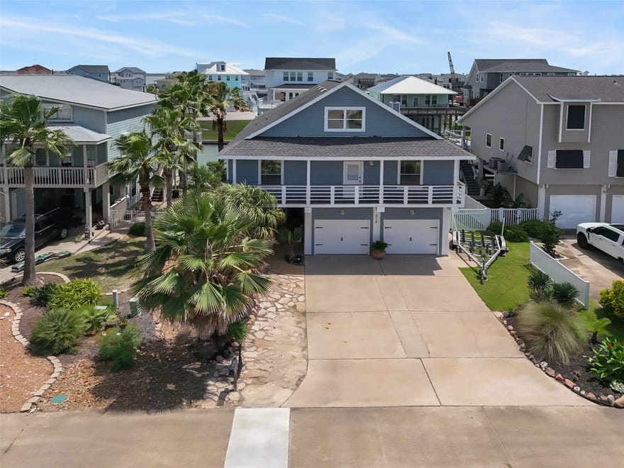318 Sunset Circle, Tiki Island, Texas