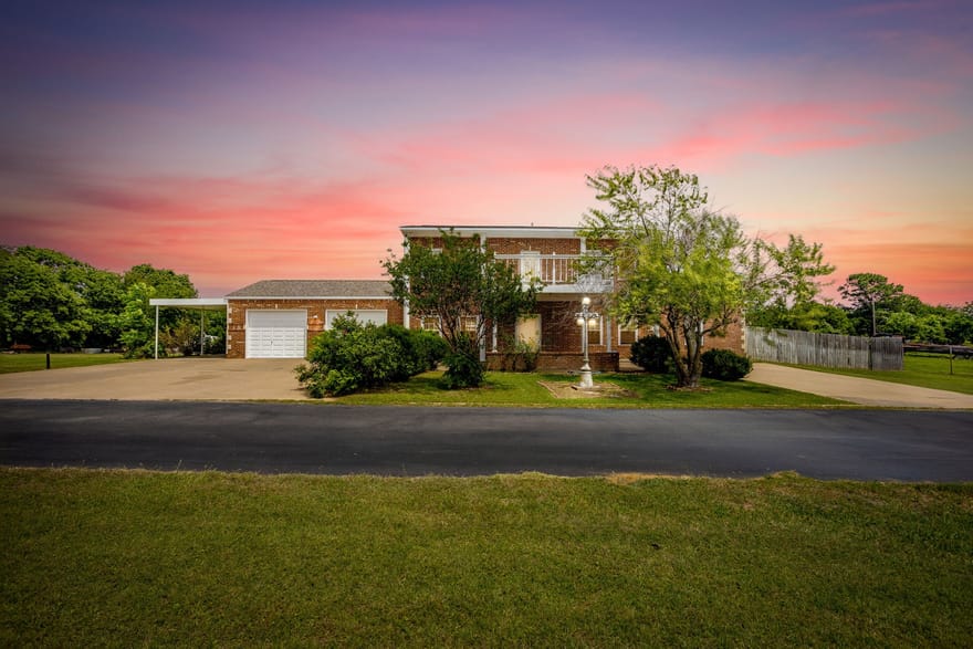 807 Caddo Road, Joshua, Texas