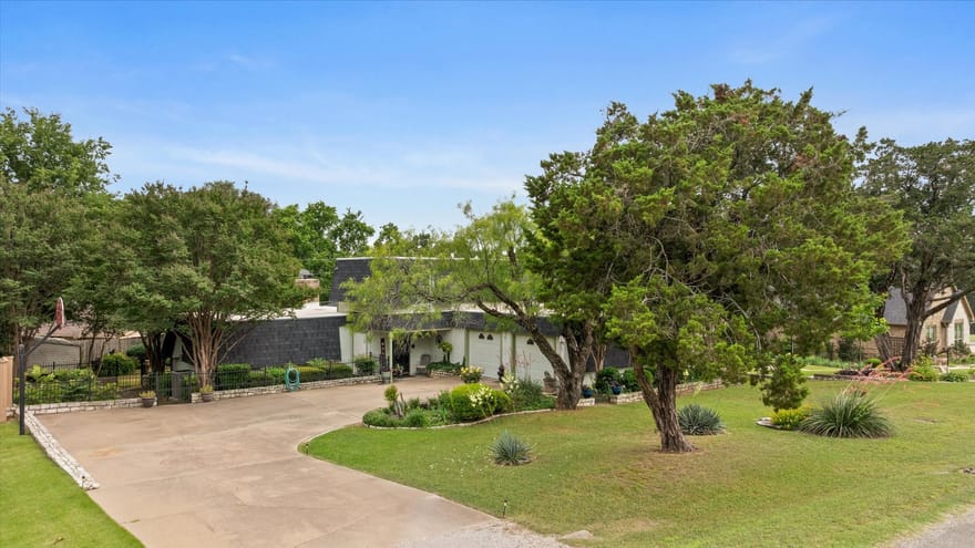 5007 Comanche Drive, Granbury, Texas