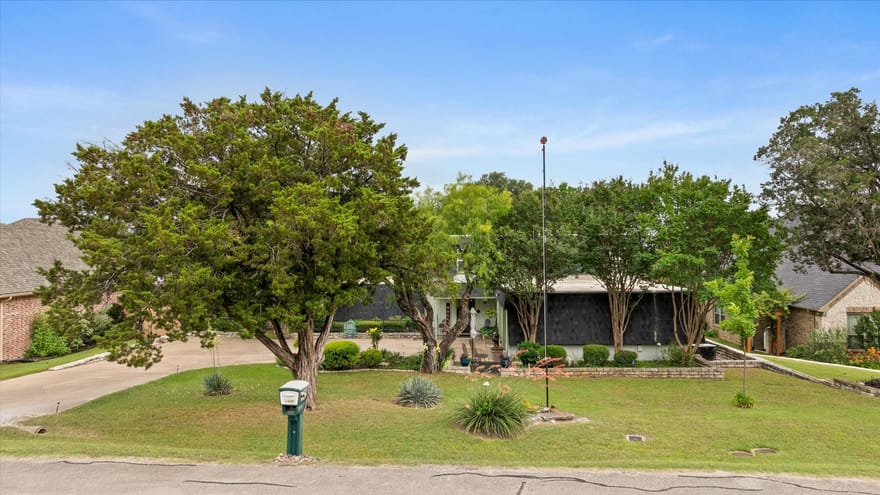 5007 Comanche Drive, Granbury, Texas
